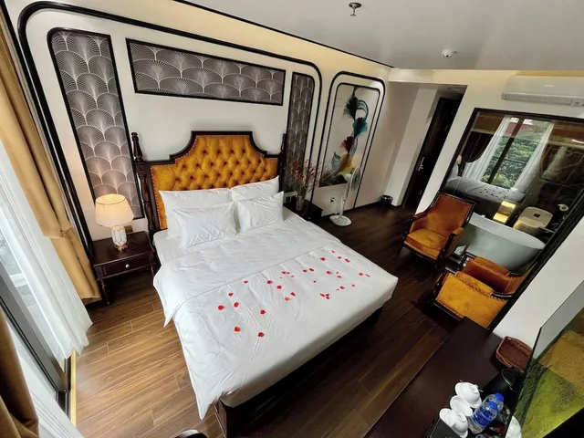 غرفة ديلوكس بسرير كوين، Royal Hanoi Hotel 4/10
