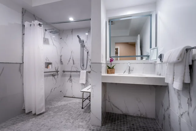 Plaza, Luxury, Suite, King Bed، Beverly Hills Plaza Hotel & Spa 3/5