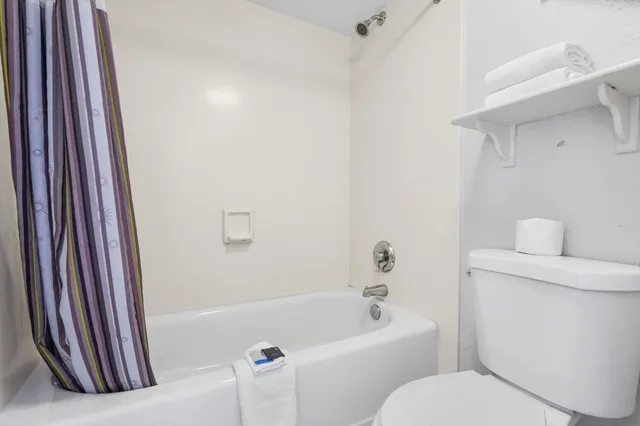 غرفة بسريرين مزدوجين لذوي الإعاقة، La Quinta Inn by Wyndham Costa Mesa / Newport Beach 7/10