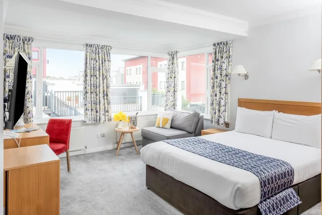 Family, Sofa, Accessible, Kilbirnie Hotel 2/7