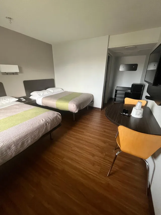 غرفة ديلوكس رباعية للمدخنين، Motel6 Wichita, KS 5/9