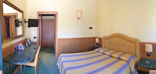 غرفة ثلاثية بسرير مزدوج وسرير فردي، Airport Motel Malpensa 4/5