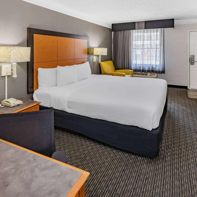 غرفة ديلوكس بسرير كينج، La Quinta Inn Laredo I-35 6/10