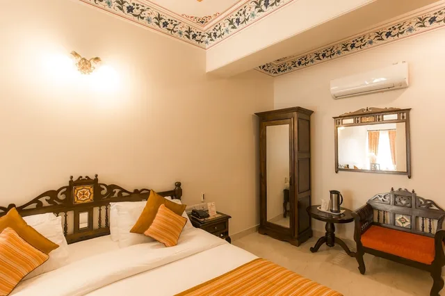 غرفة ملكية ديلوكس بسرير مزدوج، Hotel Umaid Residency 4/7