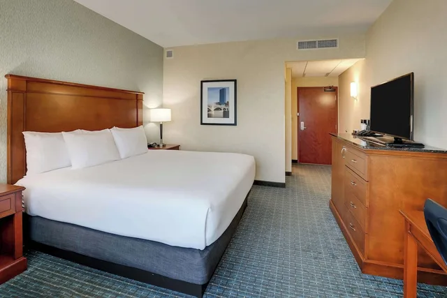 غرفة ديلوكس بسرير كينج، Drury Inn And Suites Grand Rapids 1/5
