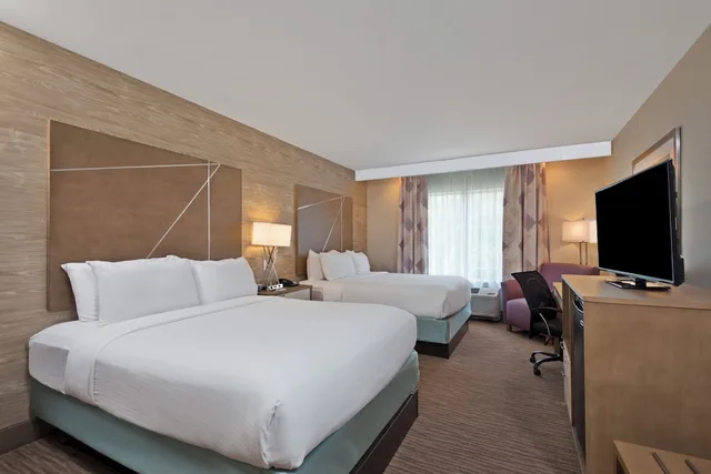 Standard, 2 Queen Beds, Holiday Inn Express & Suites Harrisburg S - New Cumberland 4/4