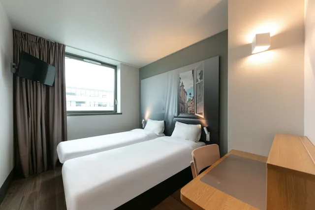 غرفة بسريرين منفصلين، B&B Hotel Toulouse Basso Cambo 2/4