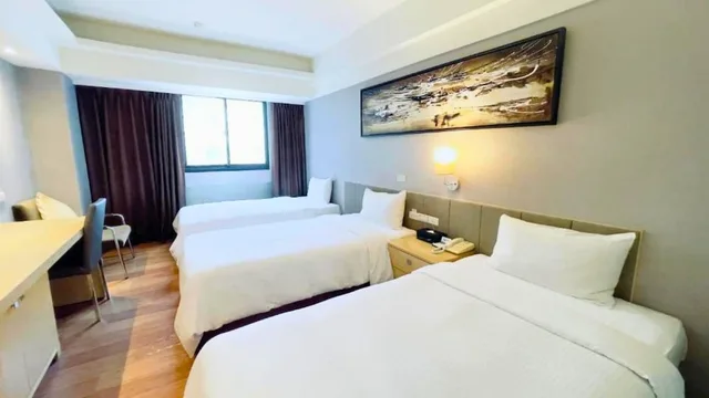 Room, Triple, 3 Beds, Delton Hotel 9/10