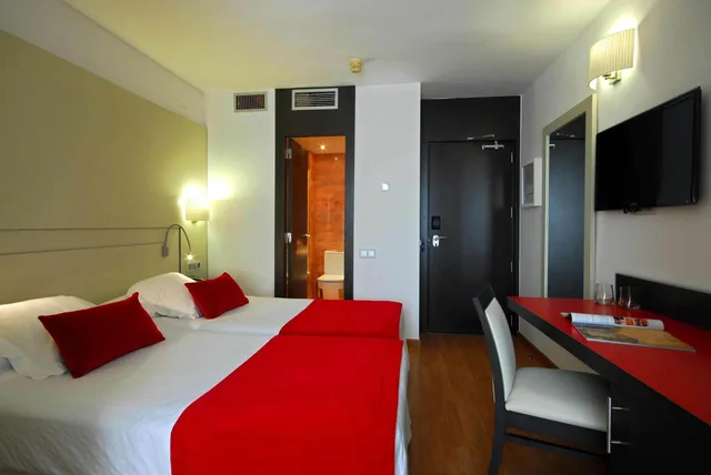 Room, Quintuple, Twin Beds, King Bed, Sofa، Grupotel Gravina 1/5