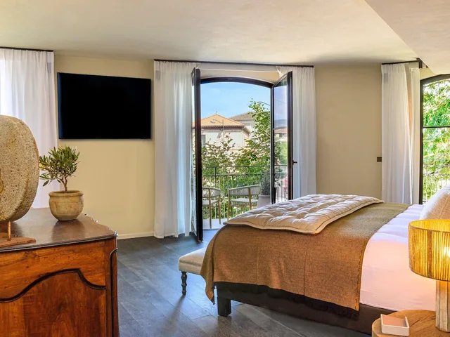 جناح رئاسي بسرير كينج بإطلالة على المسبح بشرفة، L'Isle de Leos Hotel & Spa - MGallery Collection 5/10