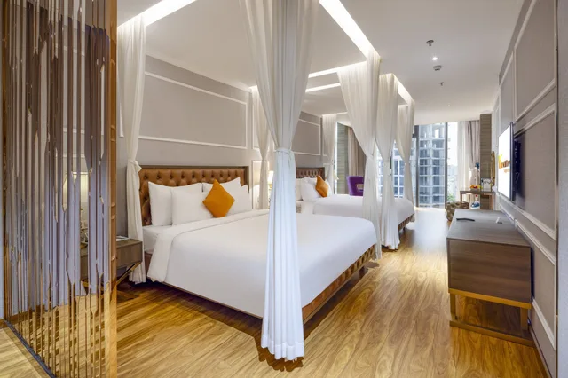Noble, Suite, 2 King Beds, City View، Winsuites Saigon 2/10