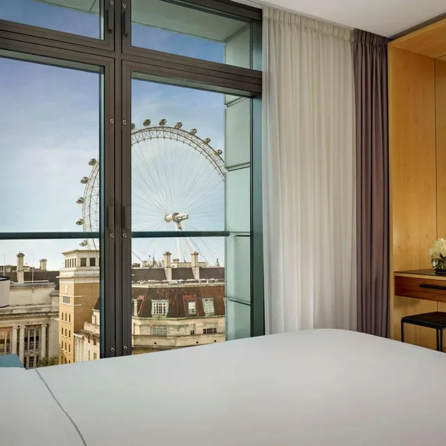 Executive, Family, Studio, Double Bed, London Eye View, Park Plaza County Hall London 2/3
