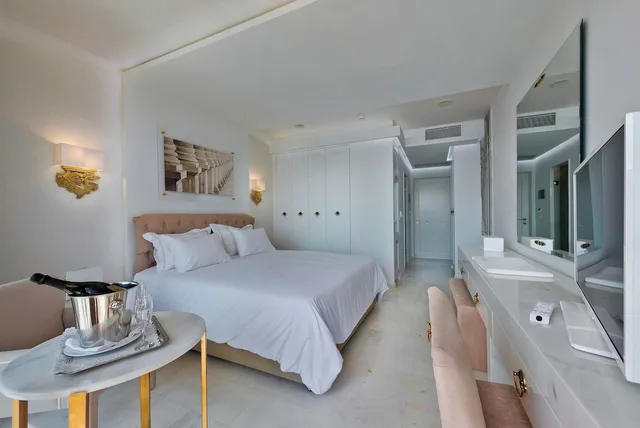 غرفة ديلوكس بسرير مزدوج بإطلالة على البحر، Royal Marmin Bay Boutique and Art Hotel 5/9