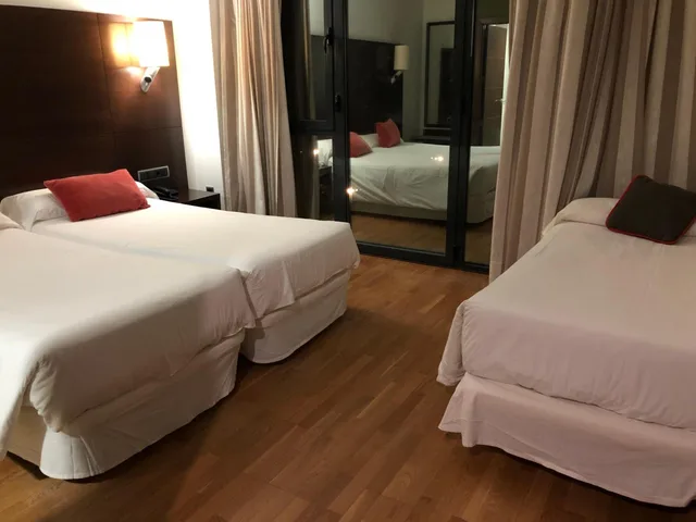 Room, Twin Beds, with Extra Bed, Hospedium Valles de Gredos Golf 1/5