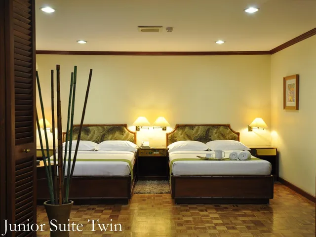 جناح جونيور بسريرين منفصلين وسريرين مزدوجين، Oasis Hotel 1/2
