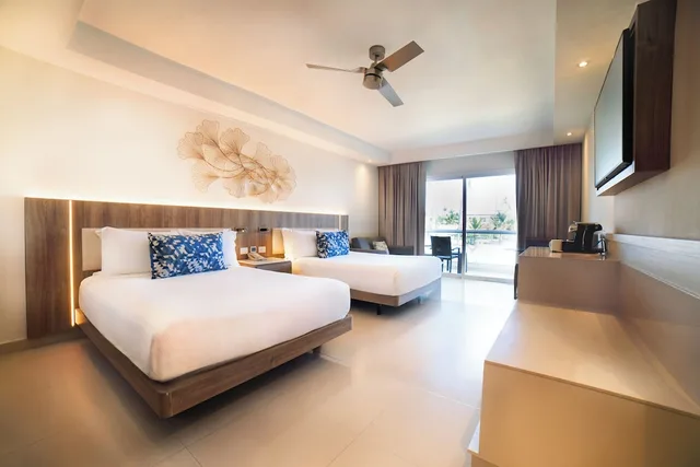 غرفة فاخرة بسريرين كوين، Hideaway at Royalton Punta Cana, An Autograph Collection All-Inclusive Resort & Casino, Adults Only 1/10