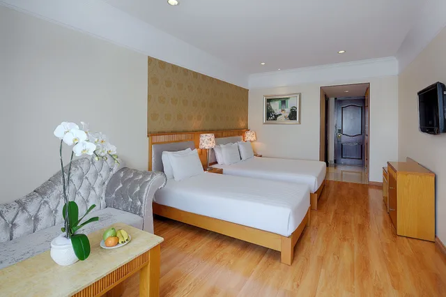 Signature, Queen Bed, Silverland Ben Thanh Hotel 3/10