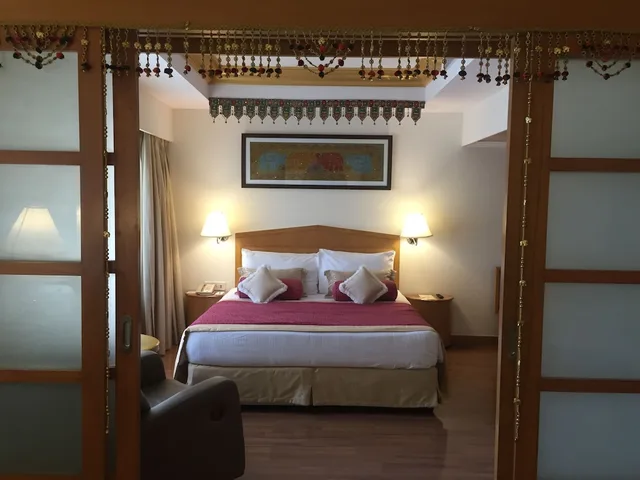 جناح بريميوم بسرير كوين بإطلالة على المدينة، Vivanta Vadodara 2/4