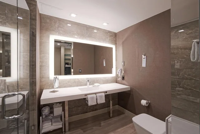 Premium, King Bed, Promenade View, Sofa, Accessible، AC Hotel by Marriott Fort Lauderdale Airport 7/10