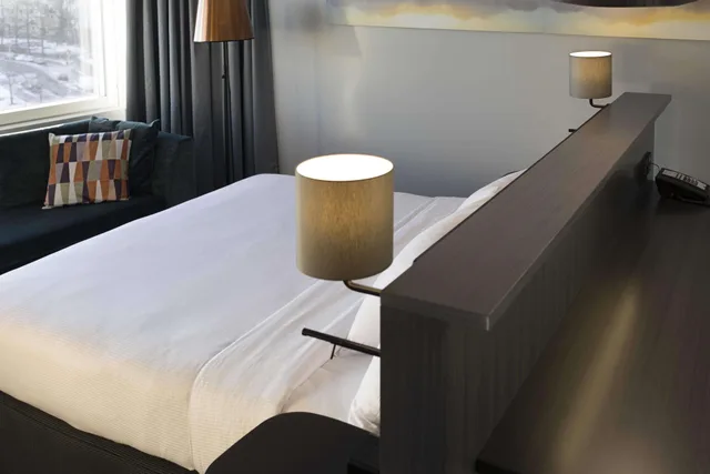 غرفة تنفيذية بسرير مزدوج بإطلالة على البحر، Hilton Helsinki Strand 3/4