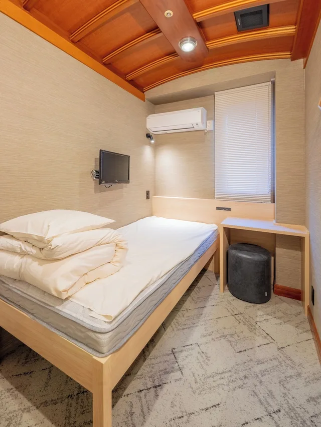 سكن مشترك مفرد للرجال بحمام مشترك، Capsule inn Osaka - Caters to Men 2/5