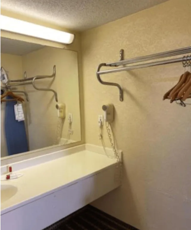 جناح ديلوكس بسرير كوين بجاكوزي، Travelodge by Wyndham Sellersburg / Louisville North 6/9
