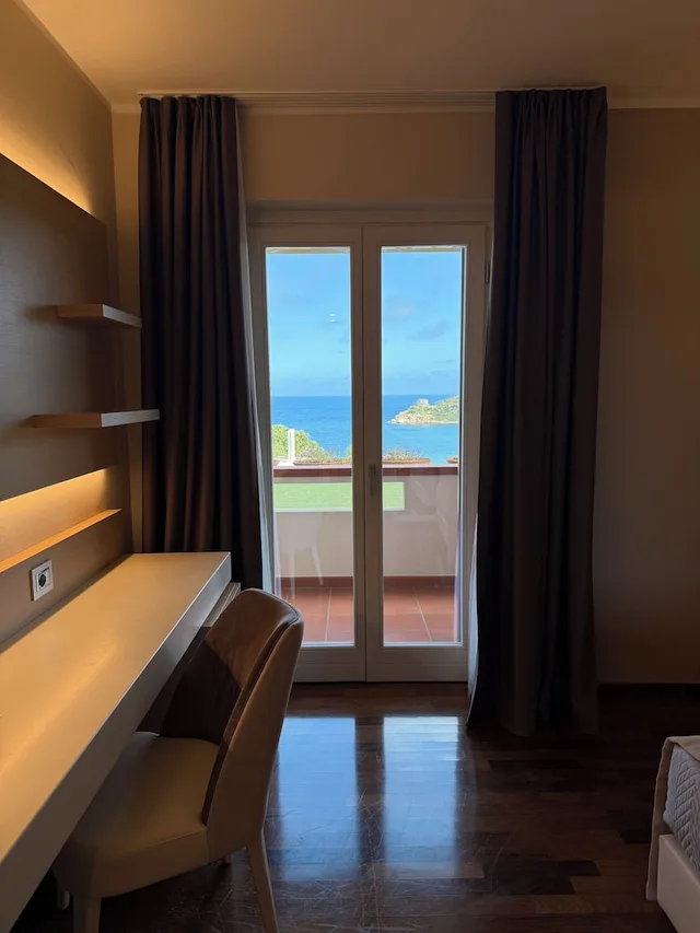 غرفة ثلاثية بسرير مزدوج وسرير فردي بإطلالة على البحر، La Perla Del Golfo 5/9