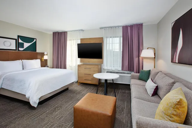 جناح استوديو بسرير كوين بحوض استحمام لذوي الإعاقة، Staybridge Suites Omaha 80th And Dodge 3/7