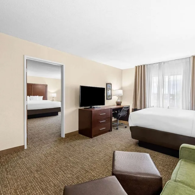 جناح، Comfort Inn Suites Pueblo 7/7