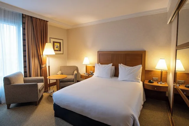 غرفة بريميوم بسرير كوين، Crowne Plaza Brussels Airport 3/9