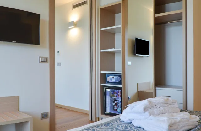 جناح بشرفة، Hotel Calabona 2/10