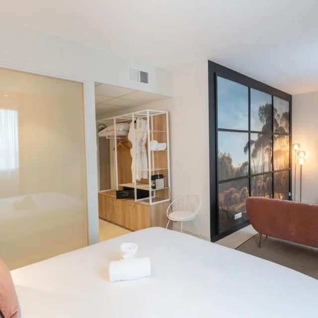 1 Bedroom, Suite, Hotel Ker Lann Aeroport 2/4