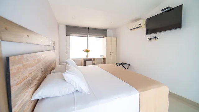 غرفة قياسية بسرير كوين، Santorini Casablanca 4/10