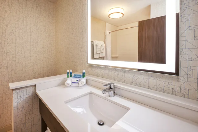 غرفة قياسية بسرير فردي، Holiday Inn Express Suites New Castle 2/2