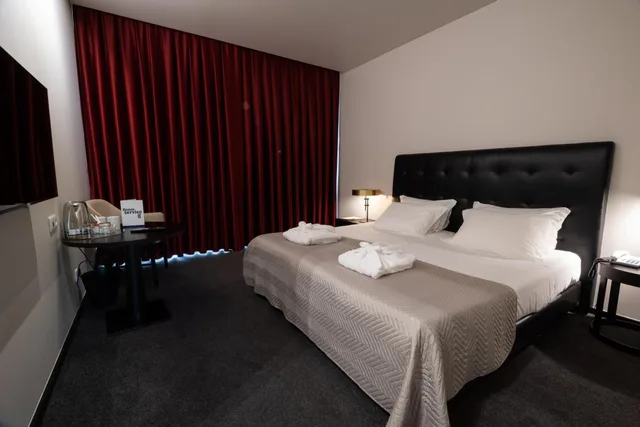 Standard, Double Bed, Mountain View, Axis Viana Business And Spa 4/6