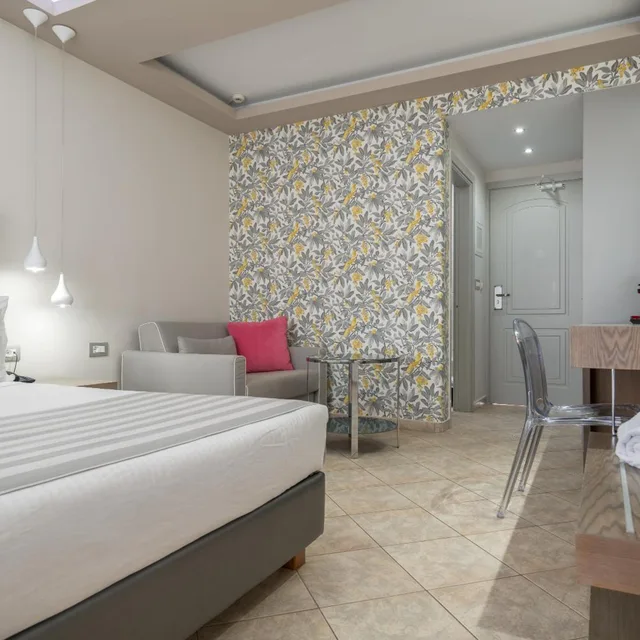 غرفة سوبيريور بسرير مزدوج بإطلالة على البحر، Balcony Hotel 2/5