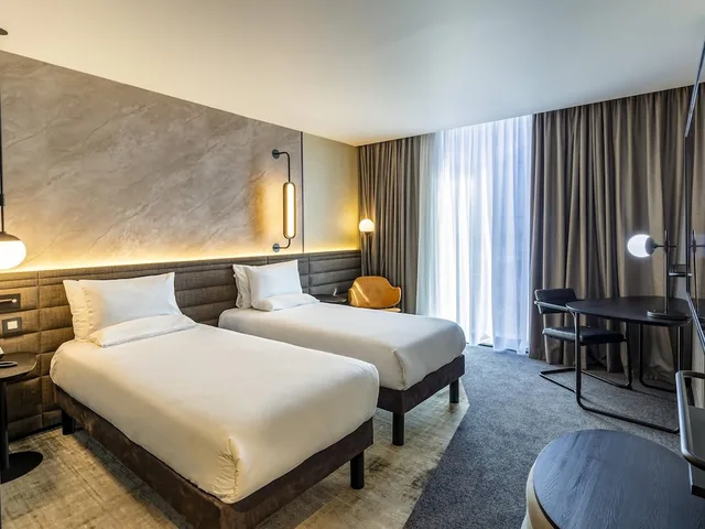غرفة قياسية بسريرين منفصلين، Novotel Liverpool Paddington Village 1/3