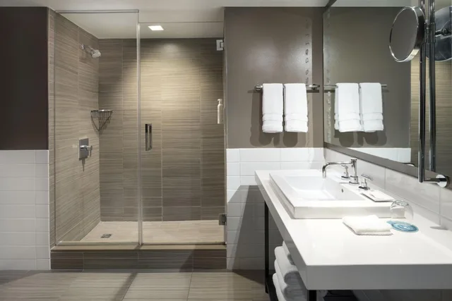 جناح فاخر بسرير كينج بغرفة نوم واحدة، Le Meridien New Orleans 8/9