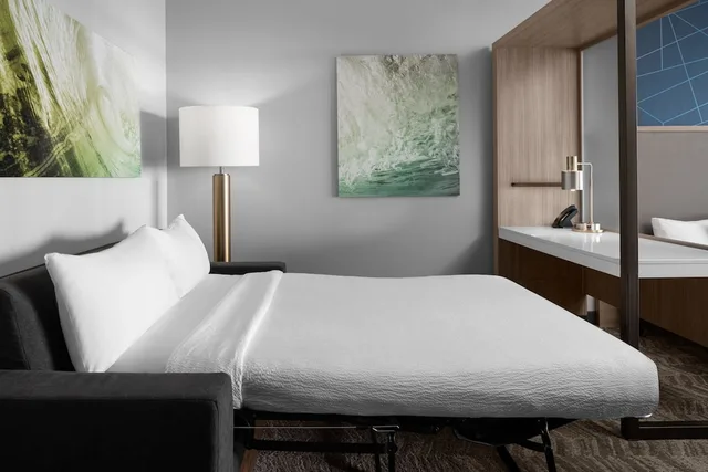 جناح بسرير كينج مع أريكة، SpringHill Suites by Marriott Myrtle Beach Oceanfront 2/5