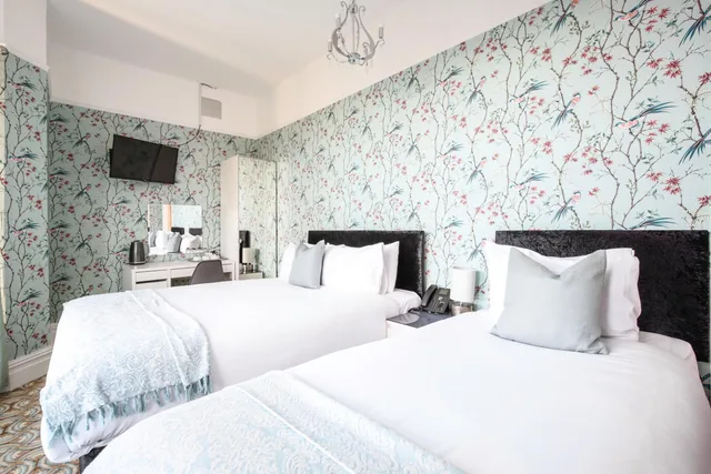 Room, Twin Beds, Sefton Park 1/5