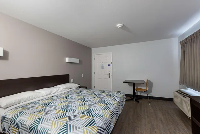 Deluxe, King Bed, Motel6 Show Low, AZ 10/10