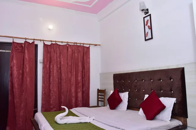 غرفة قياسية بإطلالة على الجبل، Raj Resort 5/10