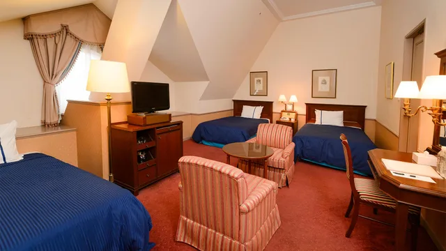 لوفت قياسي ثلاثي، Hotel Den Haag 1/1