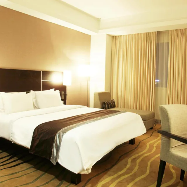 Superior, King Bed, Executive Level، Java Paragon Hotel And Residences 1/7