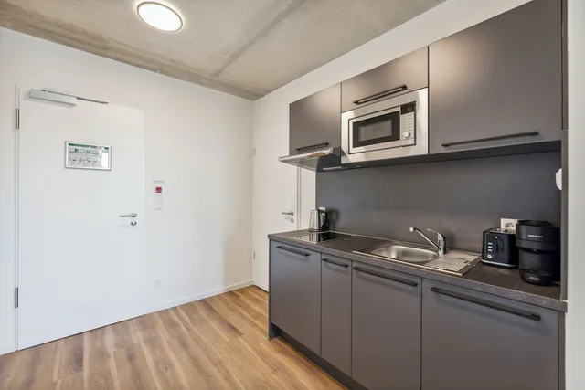 Urban, Premium, Studio, Queen Bed، Habyt Berlin Waterfront 5/7