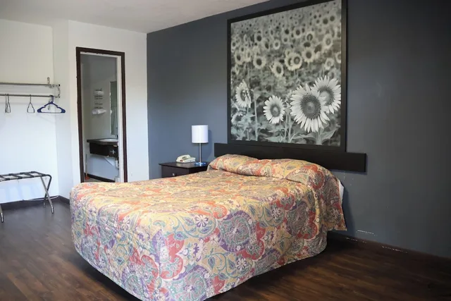 غرفة بسرير كوين، OYO Landmark Inn Oskaloosa Near Hwy 63 4/9