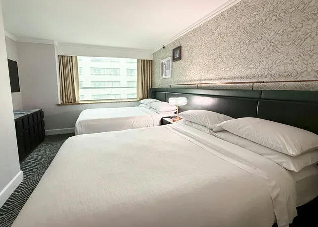غرفة بسريرين مزدوجين، Embassy Suites by Hilton Los Angeles Glendale 1/3