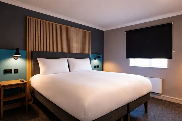 غرفة بسرير كينج، Village Hotel Wirral 5/9