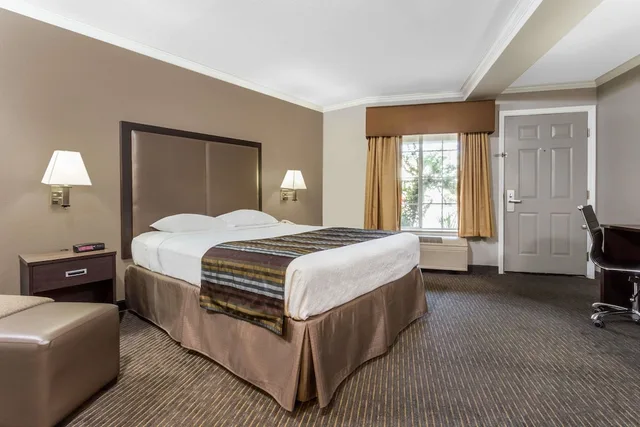 غرفة قياسية بسرير كوين، Mountain View, CA 2/3