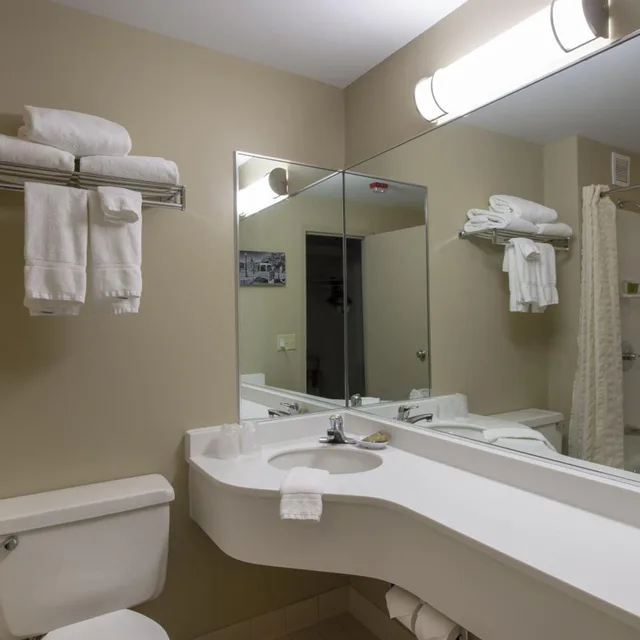 Room, 2 Double Beds, North Wing، RIT INN & CONFERENCE CENTER 3/4